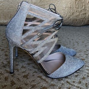 Pointy toe pewter metallic pumps
